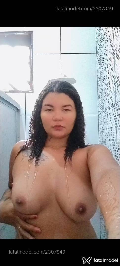 Acompanhante mulher com cabelo castanho de olhos pretos - Pricila Martins