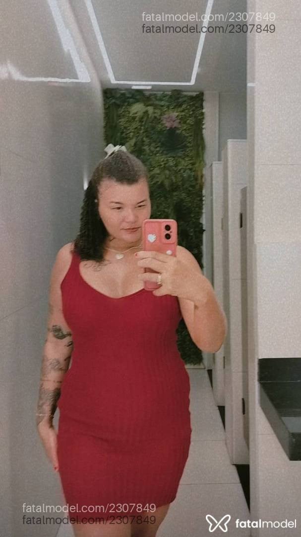 Acompanhante mulher com cabelo castanho de olhos pretos - Pricila Martins