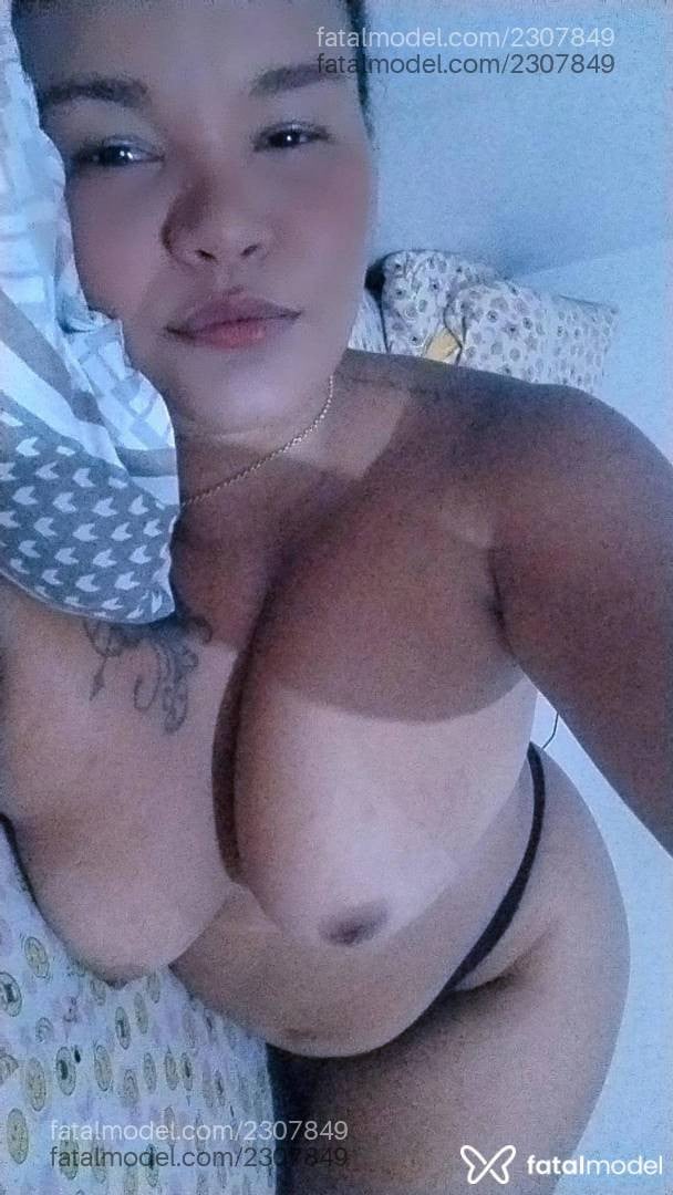 Acompanhante mulher com cabelo castanho de olhos pretos - Pricila Martins