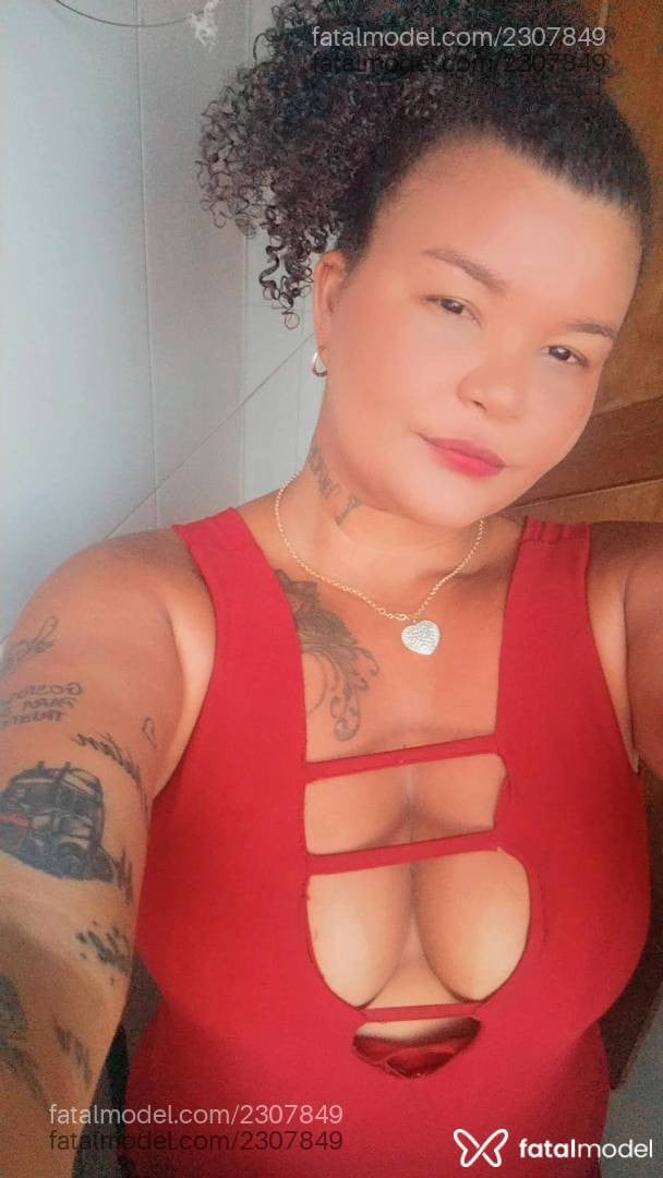 Acompanhante mulher com cabelo castanho de olhos pretos - Pricila Martins