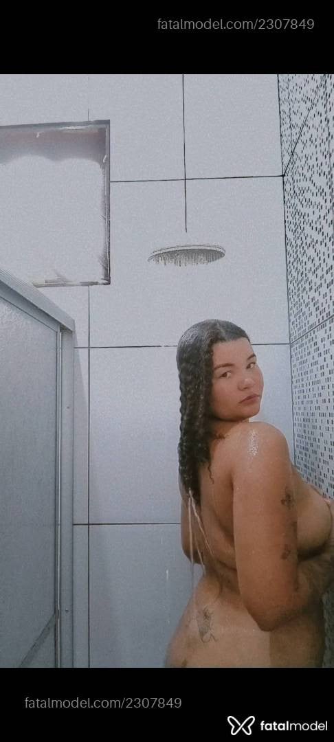 Acompanhante mulher com cabelo castanho de olhos pretos - Pricila Martins