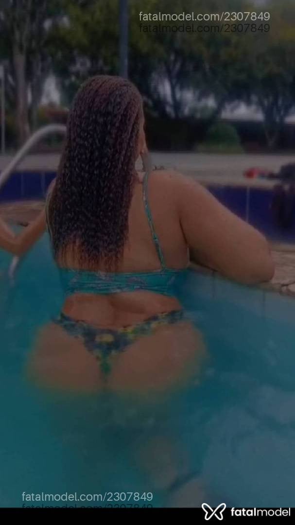 Acompanhante mulher com cabelo castanho de olhos pretos - Pricila Martins