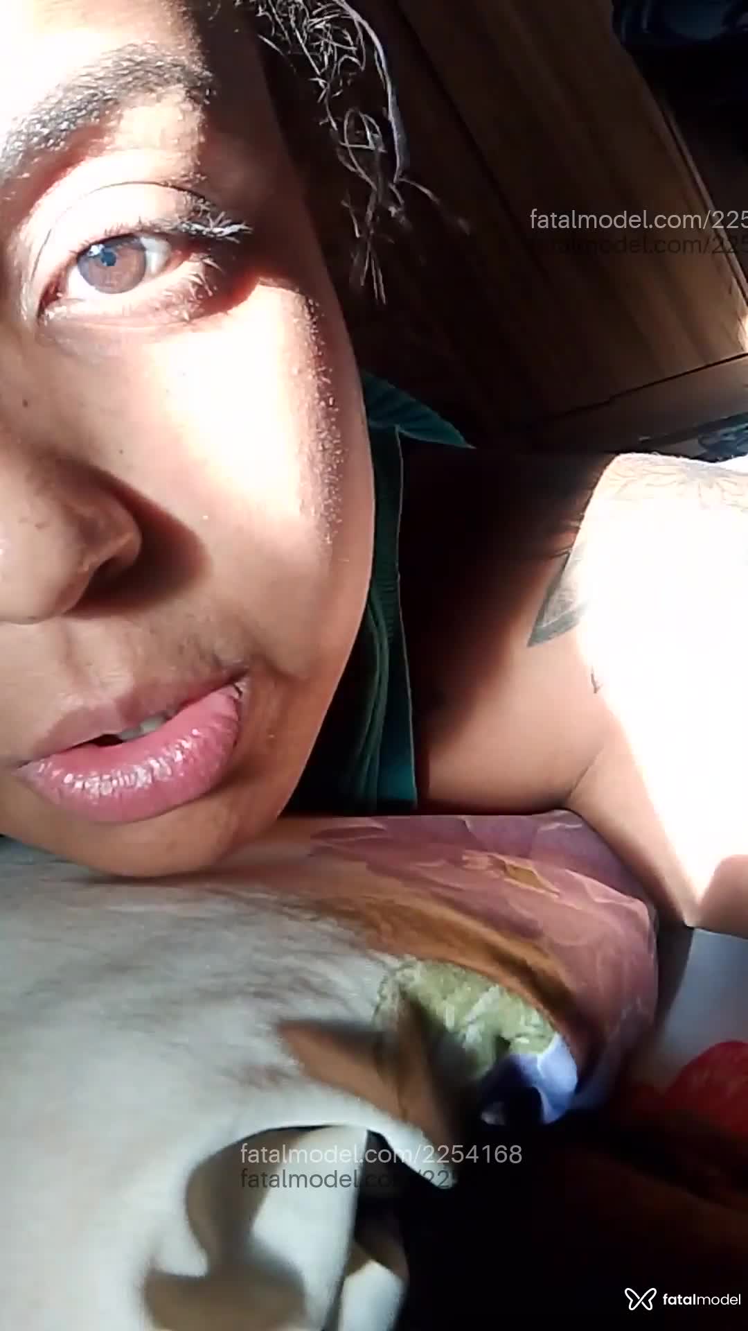Acompanhante mulher com cabelo castanho de olhos castanhos em Goiânia - Dandoamor
