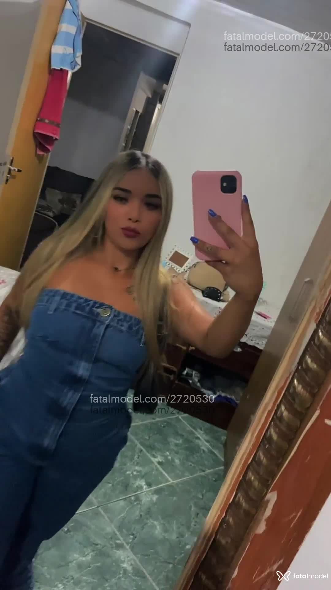 Acompanhante mulher loira (o) de olhos castanhos - Luna Stephanie