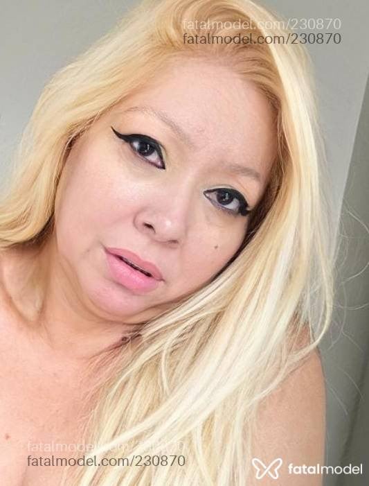 Acompanhante mulher loira (o) de olhos castanhos - Leona