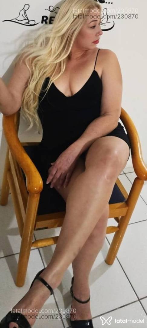 Acompanhante mulher loira (o) de olhos castanhos - Leona