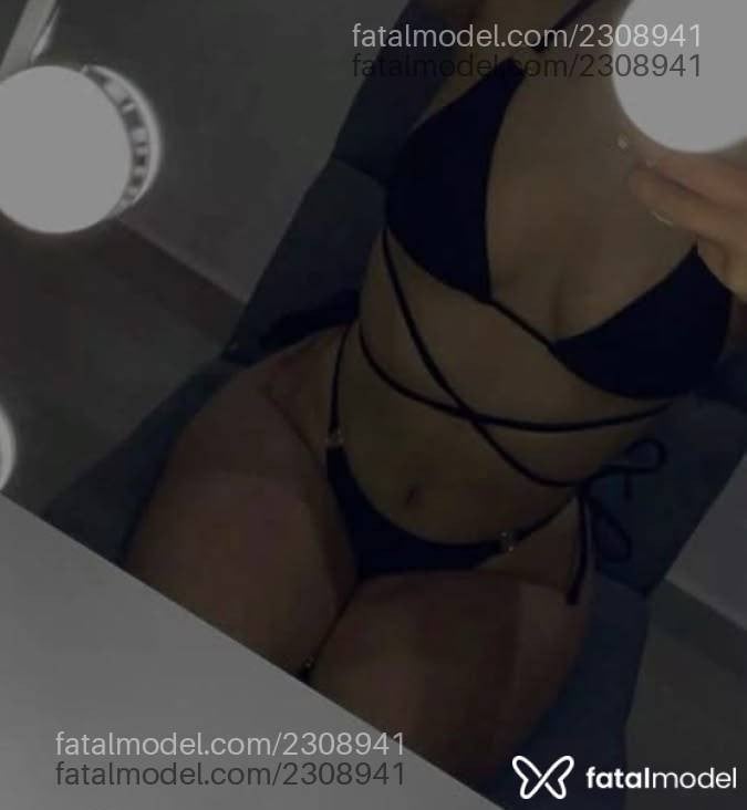 Acompanhante mulher loira (o) de olhos castanhos - Larissa Veiga