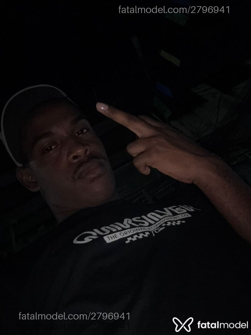 Acompanhante homem morena (o) de olhos pretos em Salvador - Henrique