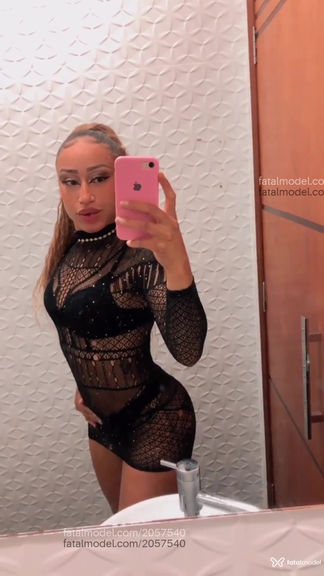 Acompanhante mulher com cabelo castanho de olhos castanhos em Itapema - Malu Bianchi