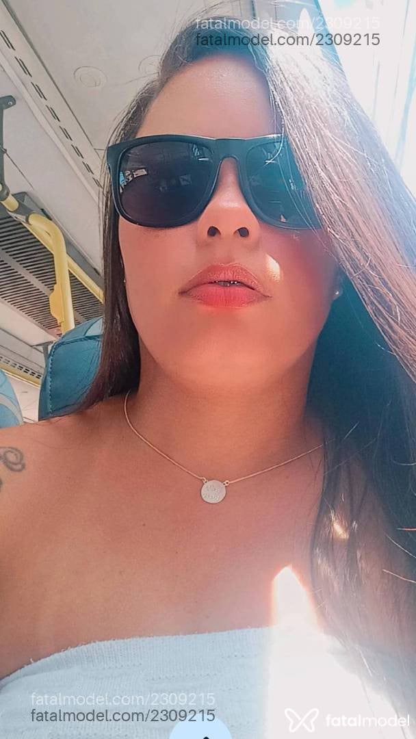 Acompanhante mulher com cabelo castanho de olhos verdes em Campos do Jordão Acompanhante mulher com cabelo castanho de olhos verdes em Campos do Jordão - Carol Barcellos