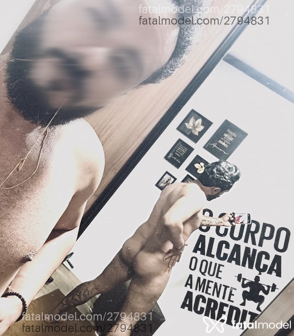 Acompanhante homem com cabelo grisalho de olhos pretos em Belo Horizonte - Midrael