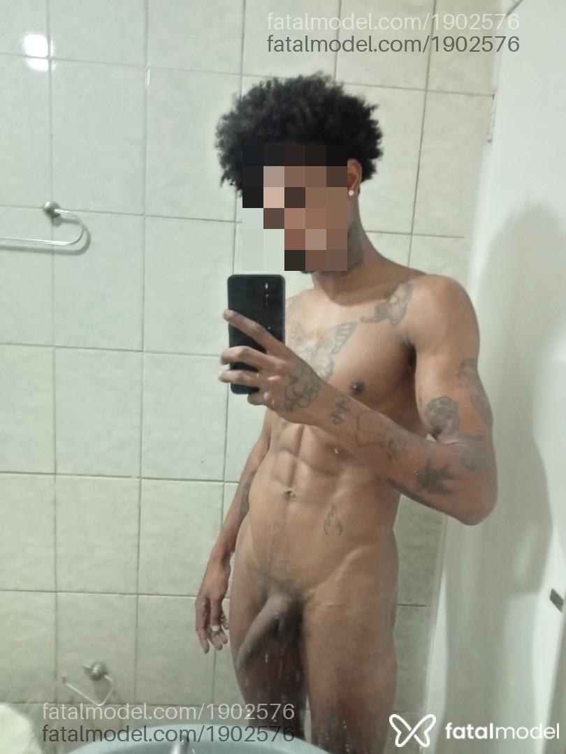 Acompanhante homem morena (o) de olhos castanhos em Curitiba - João