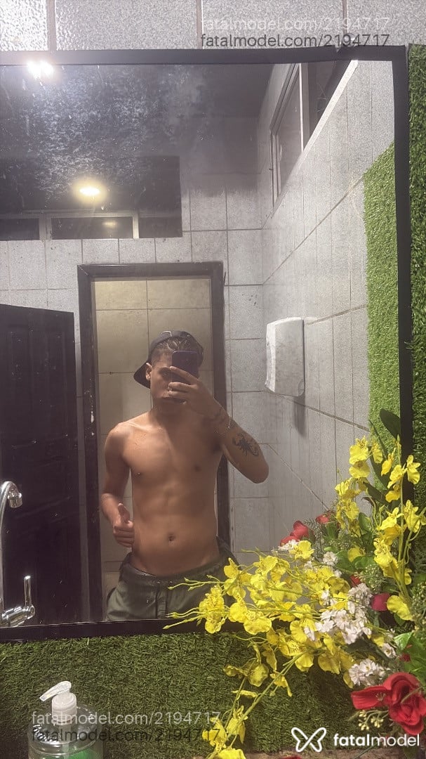Acompanhante homem com cabelo castanho de olhos pretos em Serra Acompanhante homem com cabelo castanho de olhos pretos em Serra - Tiago Dias