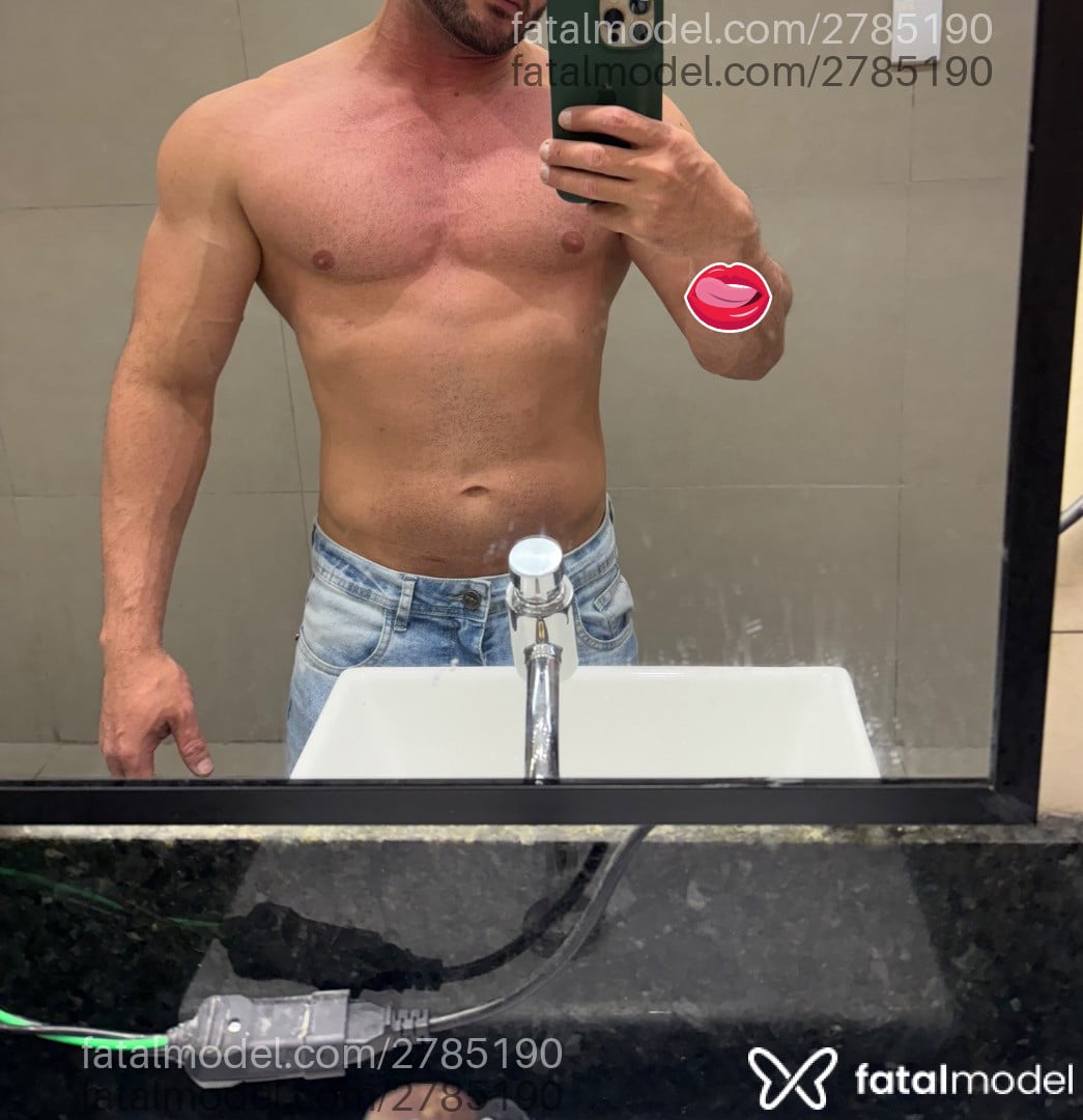 Acompanhante homem com cabelo castanho de olhos castanhos em São Paulo Acompanhante homem com cabelo castanho de olhos castanhos em São Paulo - Bruno