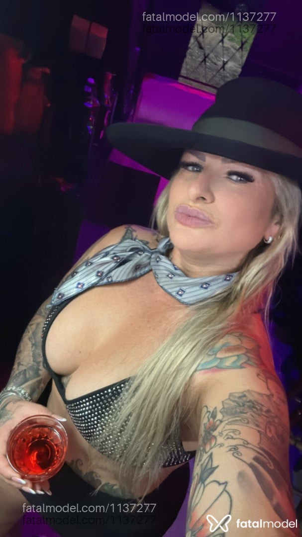 Acompanhante mulher loira (o) de olhos azuis em Canguçu Acompanhante mulher loira (o) de olhos azuis em Canguçu - Alexandra Pires