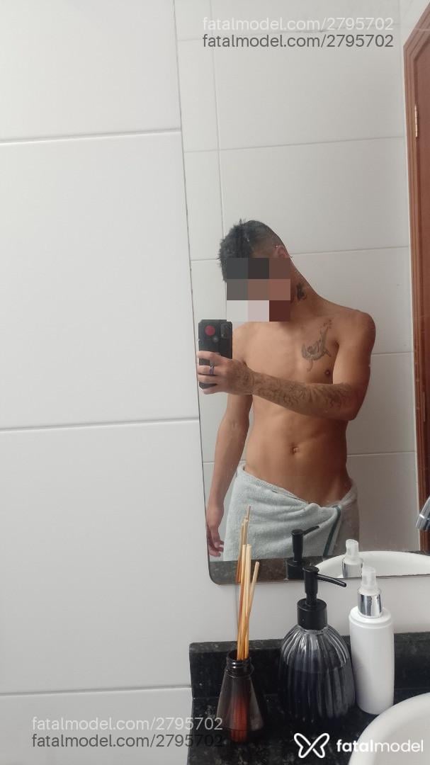 Acompanhante homem morena (o) de olhos castanhos em Balneário Camboriú - Wesley