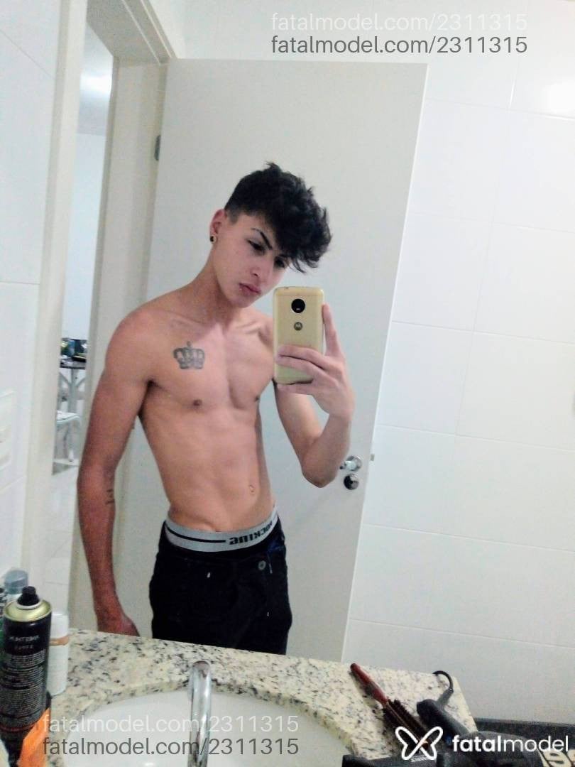 Acompanhante homem com cabelo castanho de olhos pretos em Taubaté Acompanhante homem com cabelo castanho de olhos pretos em Taubaté - Pyetro Henrique