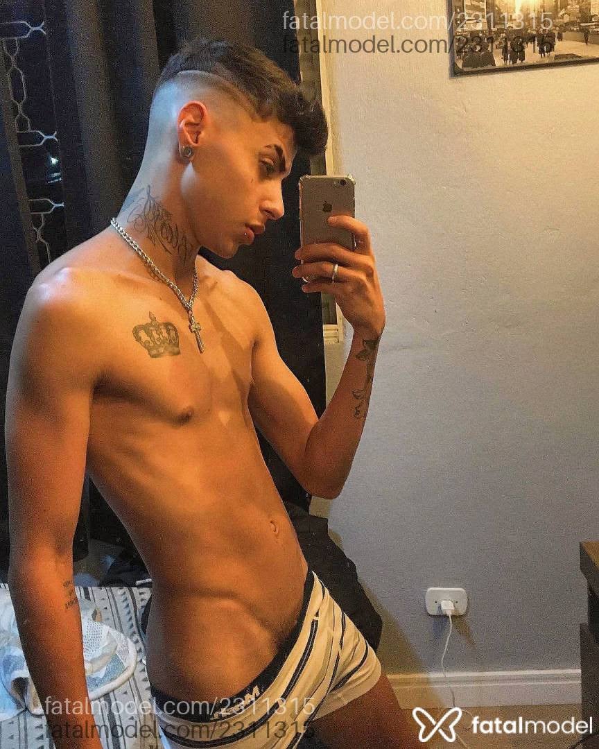 Acompanhante homem com cabelo castanho de olhos pretos em Taubaté Acompanhante homem com cabelo castanho de olhos pretos em Taubaté - Pyetro Henrique