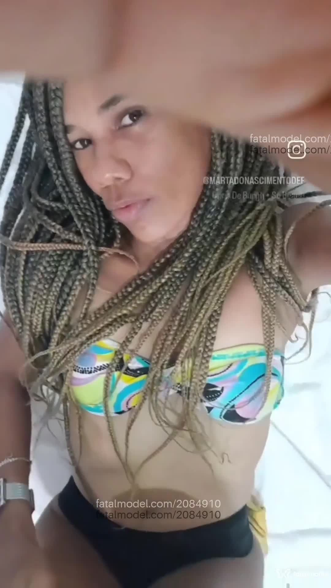 Acompanhante mulher morena (o) de olhos castanhos em Virtual - Veluciene
