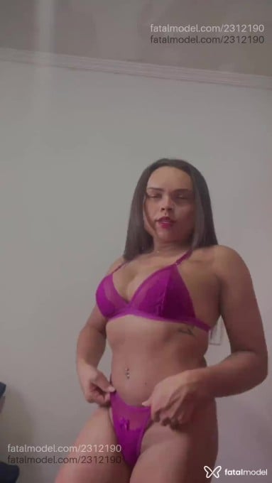Acompanhante homem trans com cabelo castanho de olhos castanhos em São Paulo - Aghata Lima