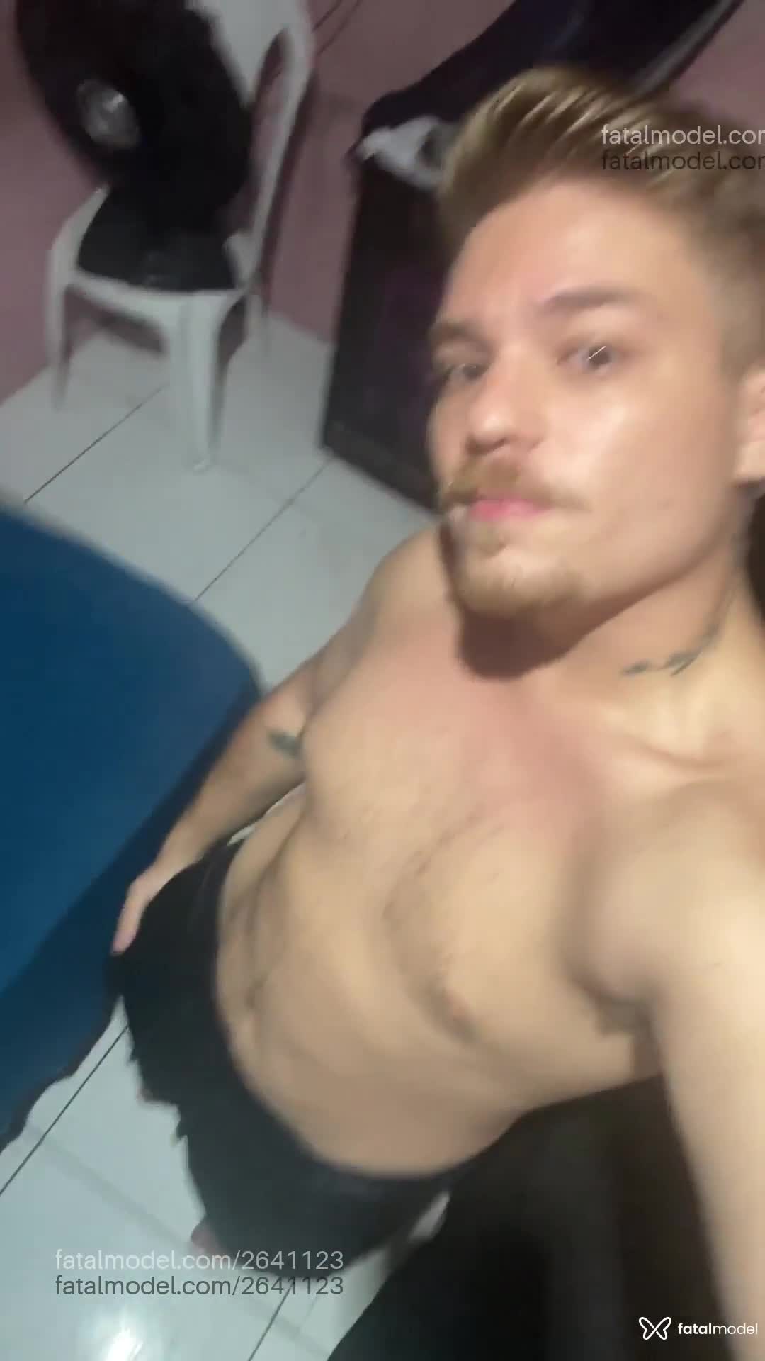 Acompanhante homem loira (o) de olhos castanhos em Fortaleza - Danbryan
