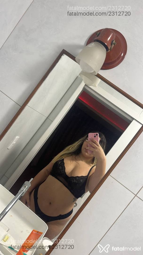 Acompanhante mulher loira (o) de olhos castanhos - Vitória