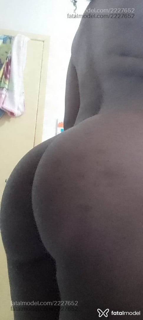 Acompanhante mulher morena (o) de olhos pretos - Nicole
