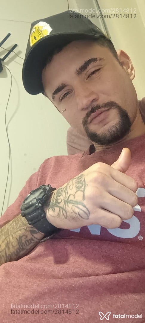 Acompanhante homem morena (o) de olhos castanhos em Cachoeirinha - Douglas