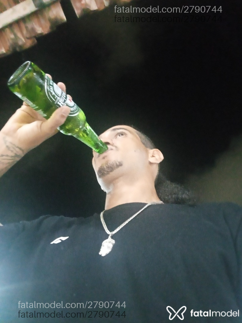 Acompanhante homem com cabelo grisalho de olhos castanhos - Jailson Morais Acompanhante homem com cabelo grisalho de olhos castanhos - Jailson Morais