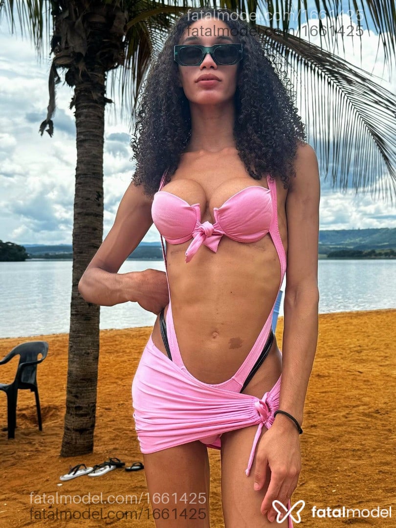 Acompanhante travesti morena (o) de olhos pretos em Franca - Medusa