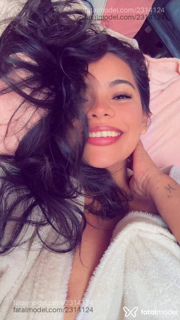 Acompanhante mulher com cabelo castanho de olhos castanhos - Afrodite