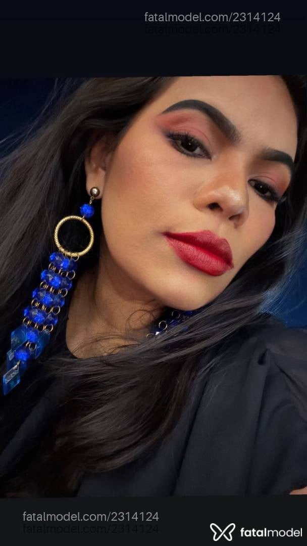 Acompanhante mulher com cabelo castanho de olhos castanhos - Afrodite