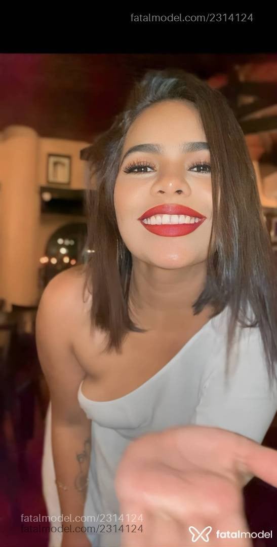 Acompanhante mulher com cabelo castanho de olhos castanhos - Afrodite