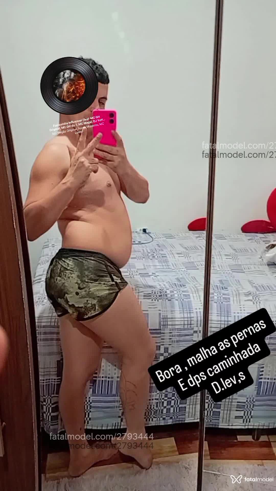Acompanhante homem com cabelo castanho de olhos castanhos em Itapira Acompanhante homem com cabelo castanho de olhos castanhos em Itapira - Francês