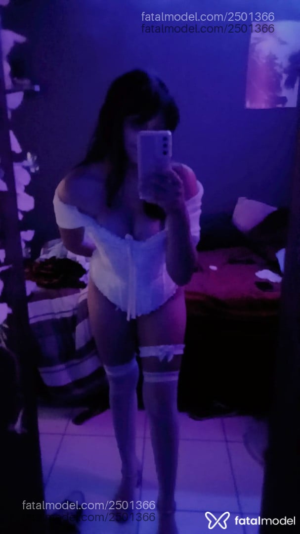 Acompanhante mulher com cabelo castanho de olhos castanhos em Curitiba - Bunny Habyts
