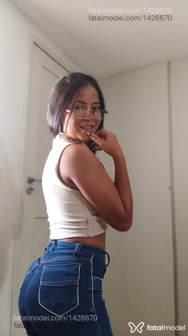 Acompanhante mulher morena (o) de olhos castanhos - Carolina nega