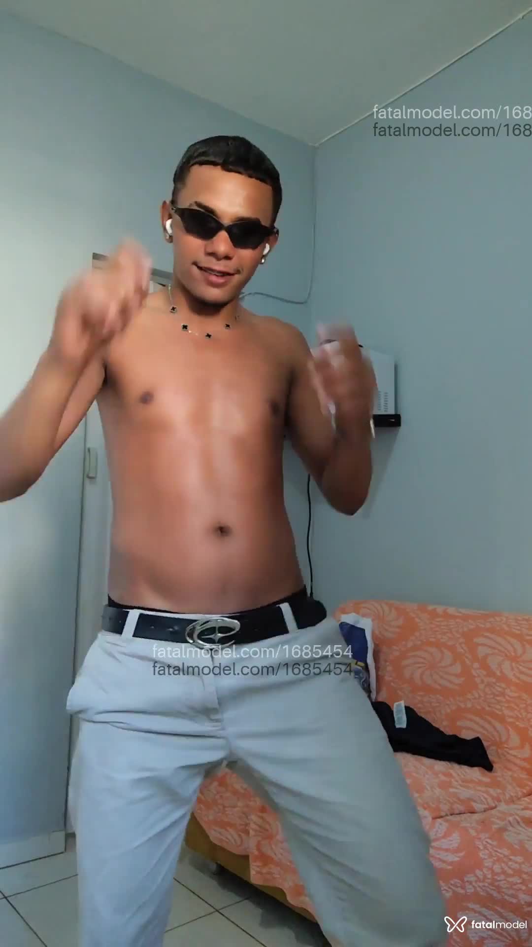 Acompanhante homem com cabelo castanho de olhos pretos em Rio de Janeiro Acompanhante homem com cabelo castanho de olhos pretos em Rio de Janeiro - Felipe Ferreira