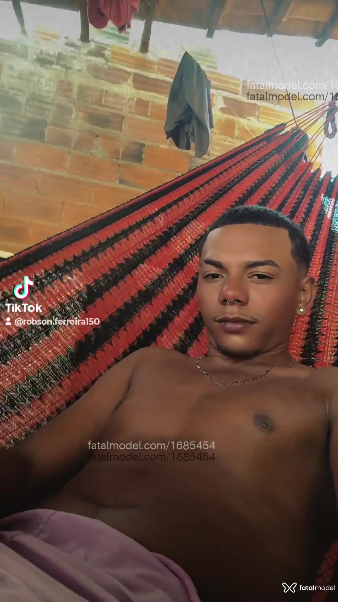 Acompanhante homem com cabelo castanho de olhos pretos em Rio de Janeiro Acompanhante homem com cabelo castanho de olhos pretos em Rio de Janeiro - Felipe Ferreira