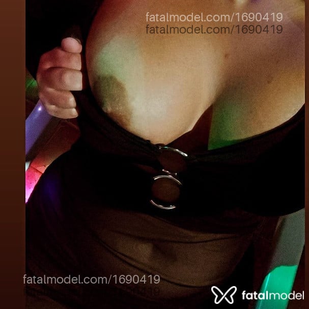 Acompanhante mulher com cabelo castanho de olhos castanhos em Cacoal - Bianca