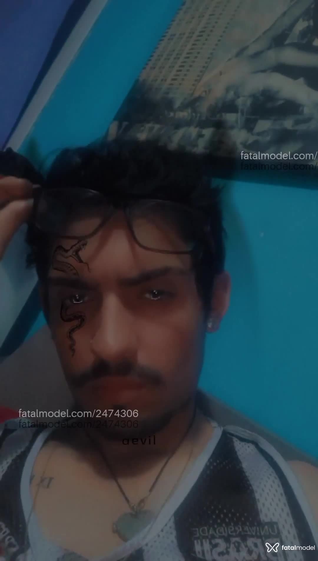 Acompanhante homem com cabelo castanho de olhos castanhos em Curitiba Acompanhante homem com cabelo castanho de olhos castanhos em Curitiba - Casthiel