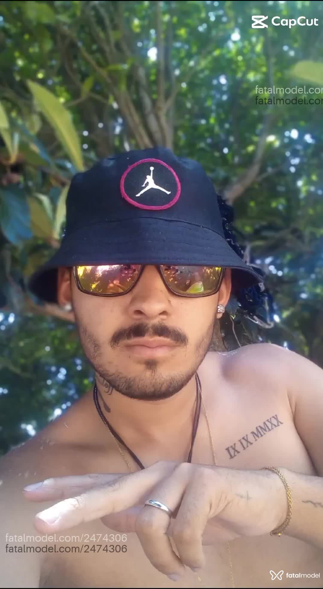 Acompanhante homem com cabelo castanho de olhos castanhos em Curitiba Acompanhante homem com cabelo castanho de olhos castanhos em Curitiba - Casthiel