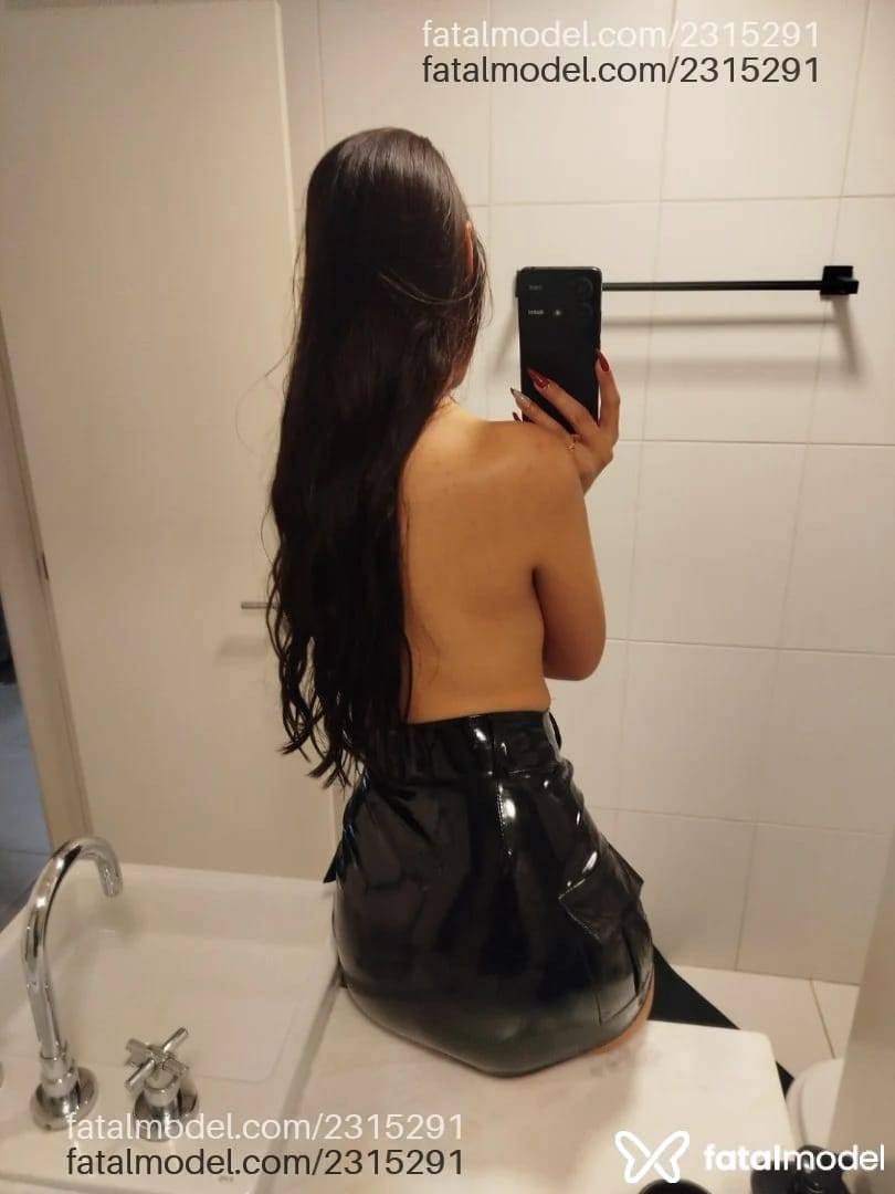 Acompanhante mulher com cabelo castanho de olhos castanhos - Priscila Negrini