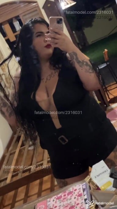 Acompanhante mulher morena (o) de olhos castanhos em Virtual Acompanhante mulher morena (o) de olhos castanhos em Virtual - Ameixa