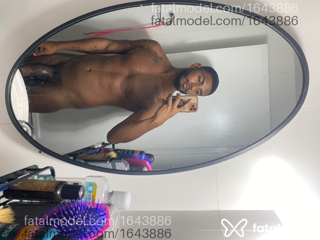Acompanhante homem com cabelo castanho de olhos castanhos em Rio de Janeiro Acompanhante homem com cabelo castanho de olhos castanhos em Rio de Janeiro - Vitor Duarte