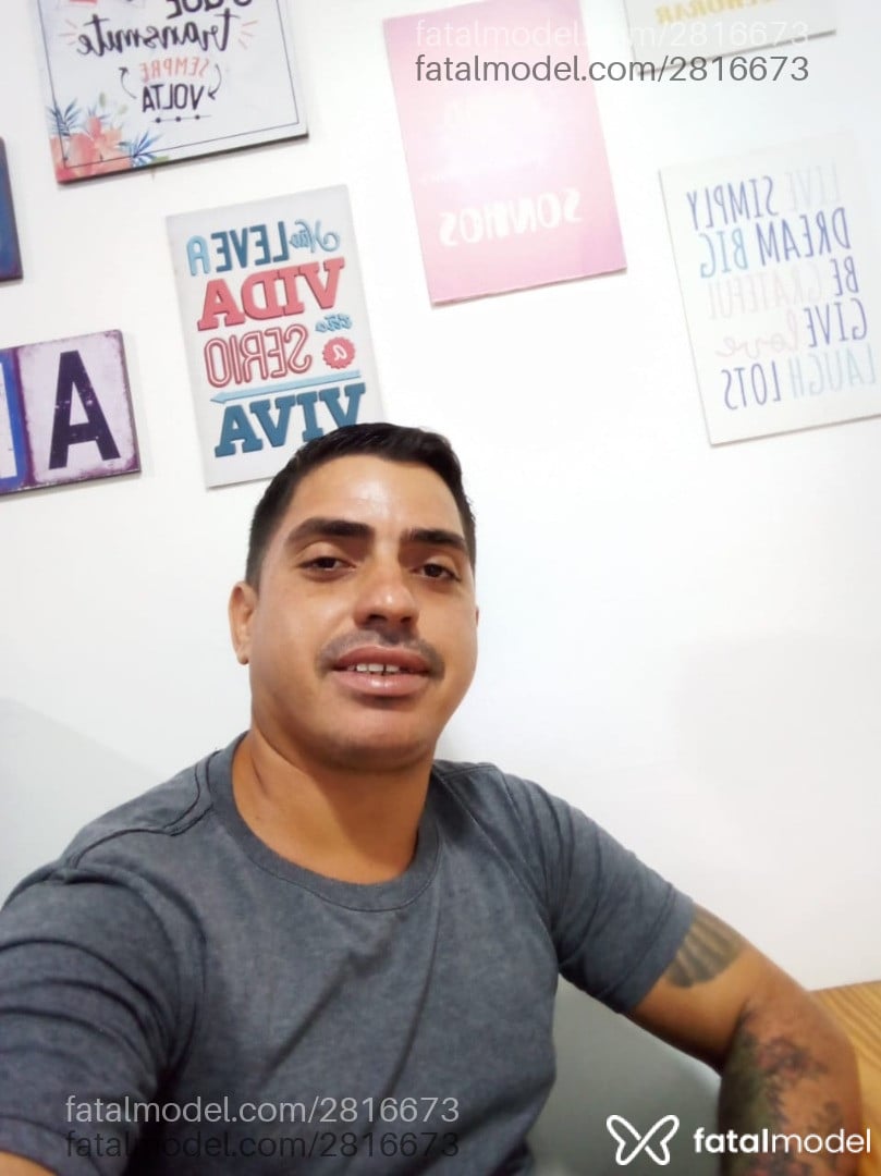 Acompanhante homem morena (o) de olhos castanhos - Jefferson Acompanhante homem morena (o) de olhos castanhos - Jefferson