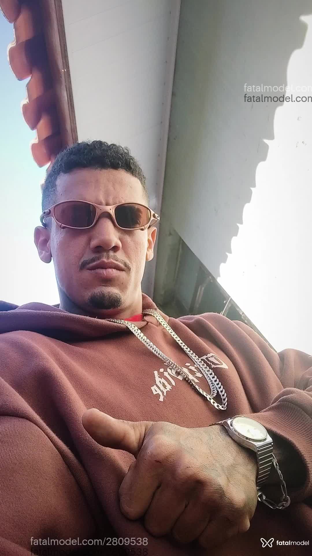 Acompanhante homem morena (o) de olhos castanhos em Londrina - Matheus Henrique