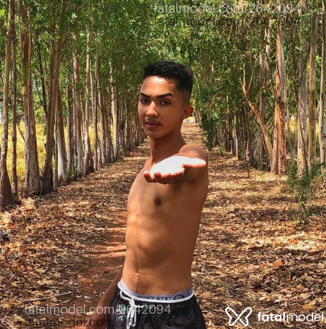Acompanhante homem morena (o) de olhos castanhos em Virtual - Adrian Oliveira