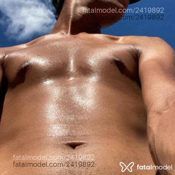 Acompanhante homem com cabelo castanho de olhos castanhos - Luk
