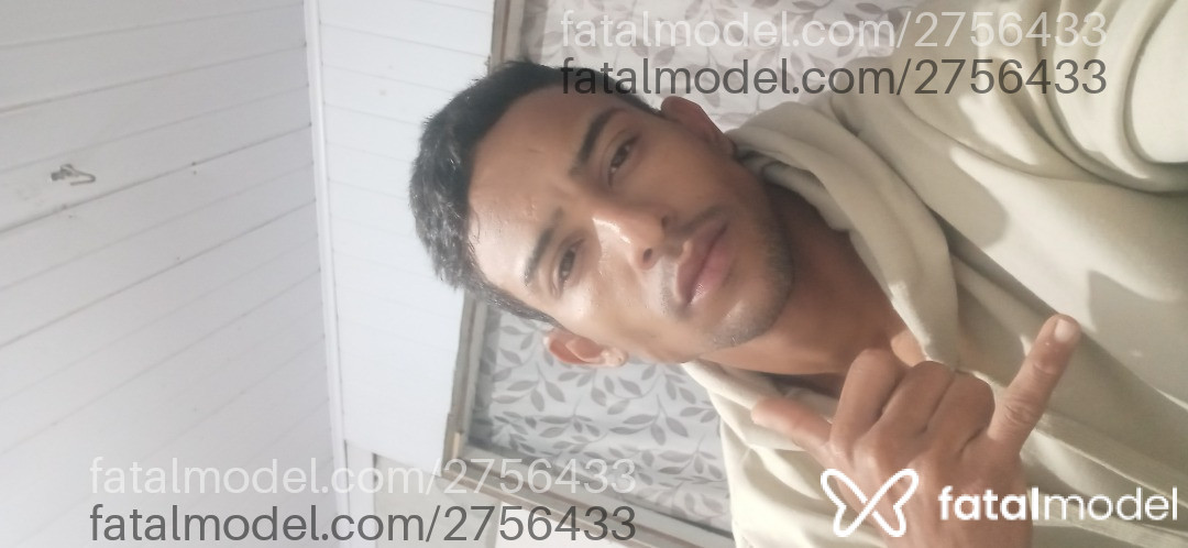 Acompanhante homem morena (o) de olhos castanhos em Porto Belo - Gustavo