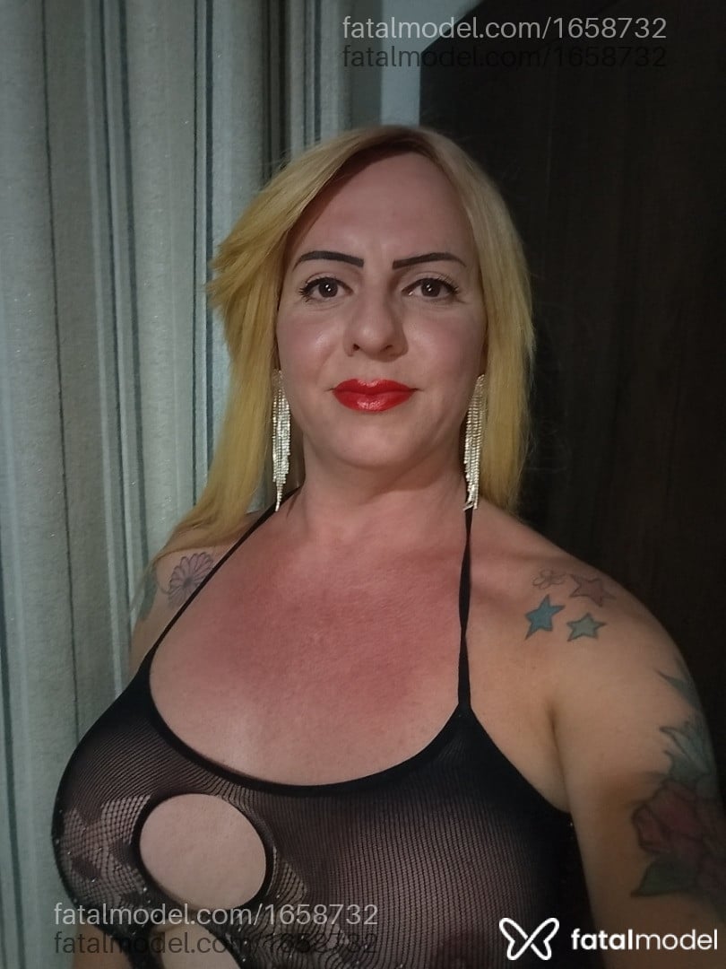 Acompanhante mulher trans loira (o) de olhos castanhos em Lavras - Mirela